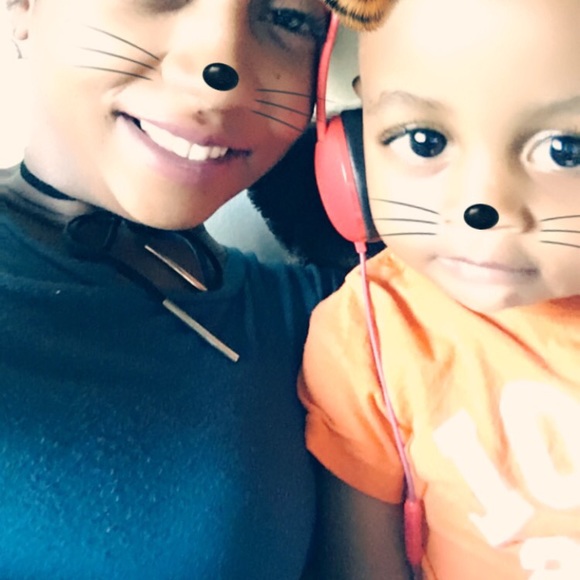 Meet your posher ☺️ - Picture 6 of 8